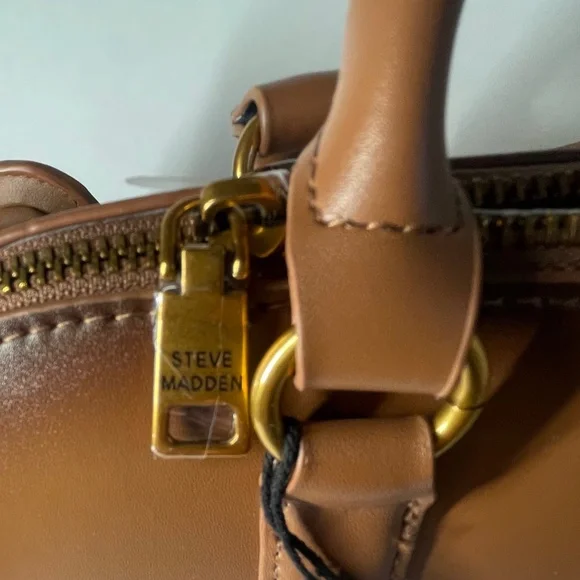 Steve Madden Bthorne Nutshell Crossbody Bag with Charms New with Tags (NWT) - Picture 7 of 8